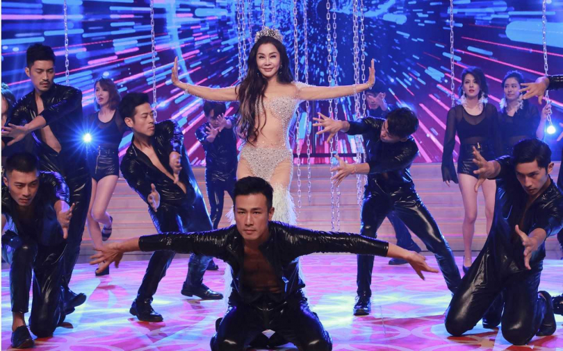 陳美鳳熱舞辣露M奶　鮮肉嚇傻：眼睛要看哪！