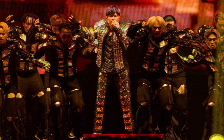 林襄大巨蛋違規站椅子　啦啦隊女神幫緩頰：請多多原諒