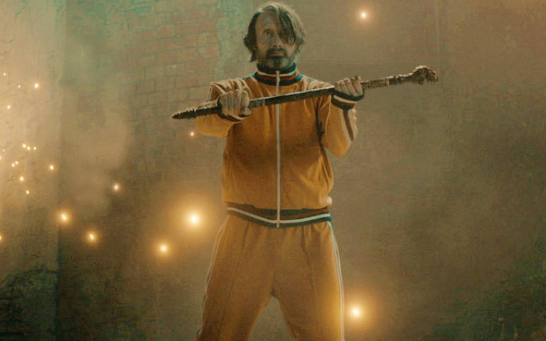 邁茲米克森《邦尼殺死他》大秀影帝反差萌　李小龍上身親耍雙節棍