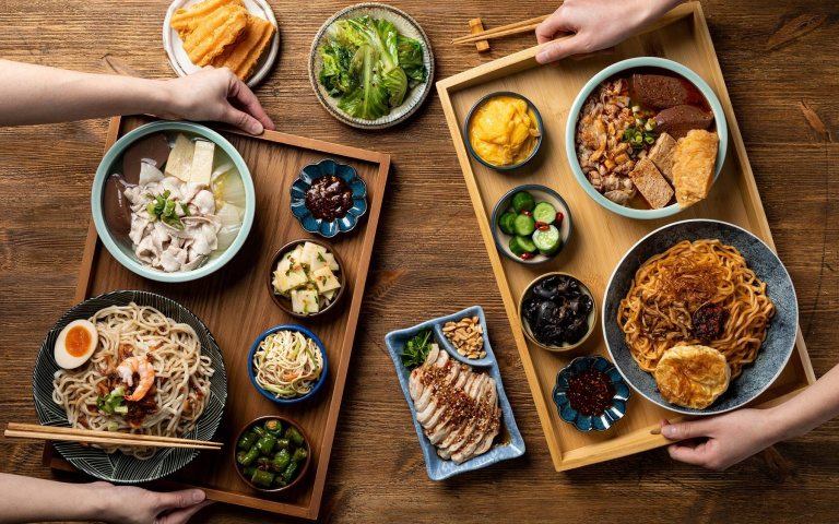 嗜辣控必吃!一人爽吃「椒麻炸蛋麵、麻辣四寶湯」套餐,濃縮麻辣鍋精華讓人立刻淪陷!