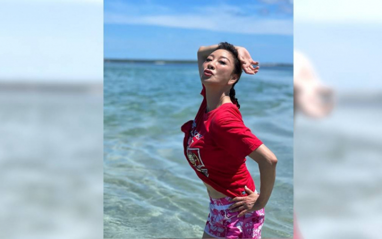 楊繡惠被下令「接客」　露內在美迎戰德國美女