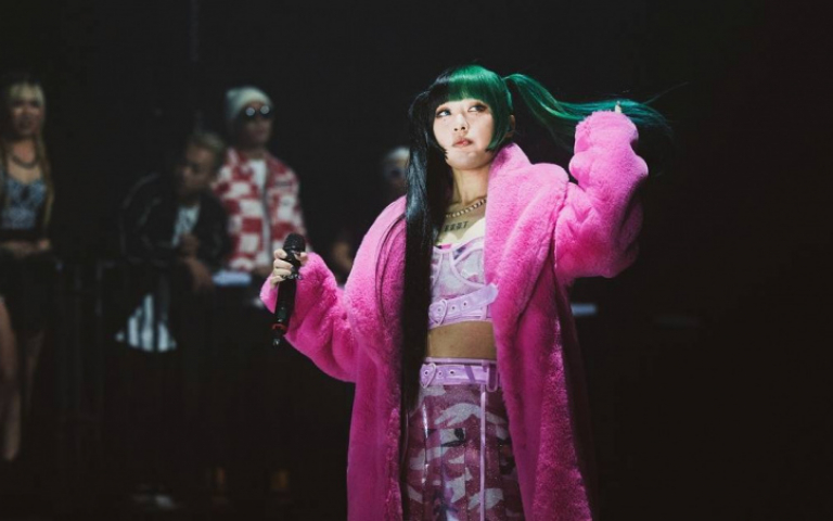 選手辣秀粉色大衣應戰《大嘻哈時代2》　黃明志讚「態度有料」