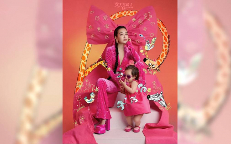 王思佳合體2歲愛女拍封面　曝產後體態維持2秘訣