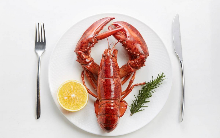 夏慕尼出示合照、王品點套餐即送整隻大龍蝦！