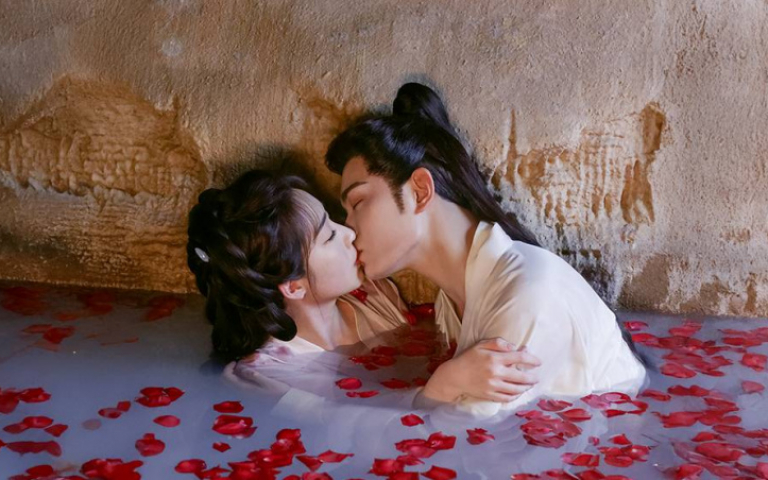 「古代史密斯夫婦」熱吻40秒　鄧恩熙讚丁禹兮：像大哥哥一樣