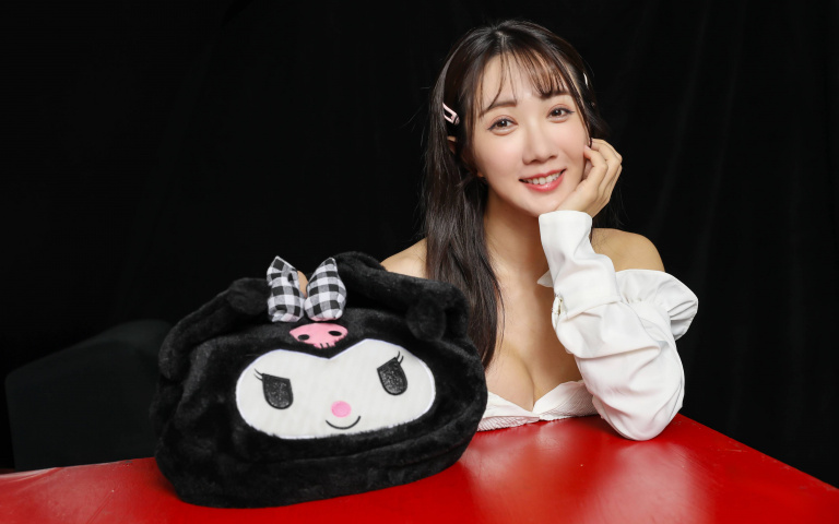 星搜包1／小珍奶把粉絲愛揹上身　帶錢母求事業順遂