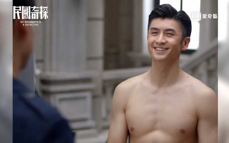 狂舉啞鈴胸肌炸裂 張雲龍裸身打拳擊
