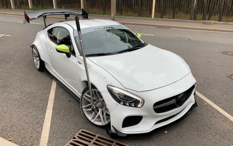 等等!有沒有覺得特別眼熟?買不起Mercedes benz-AMG GT 沒關係!小GT看起來更吸睛!