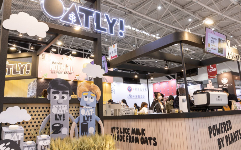 以咖啡帶領消費者開啟新生活日常,OATLY潮流生活周邊展現品牌多元應用