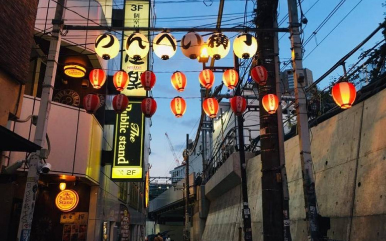 東京三大特色夜遊!獨木舟夜划、星空巴士、巷弄美食,多元視角體驗東京璀璨夜晚!
