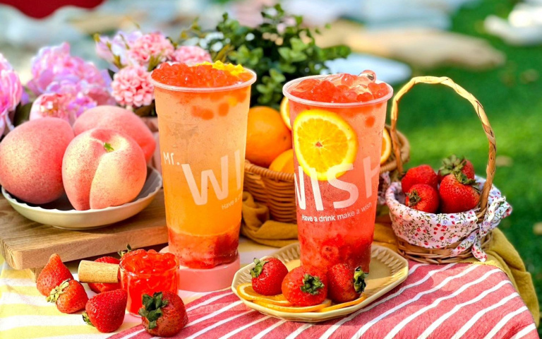 草莓加蜜桃果泥有夠搭！手搖飲品牌2款新品，再加「草莓啵啵」滿足咀嚼肌