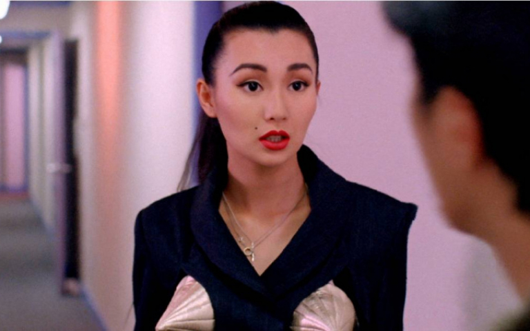 《家有囍事》張國榮友情助攻　張曼玉穿上前衛甜筒胸罩裝