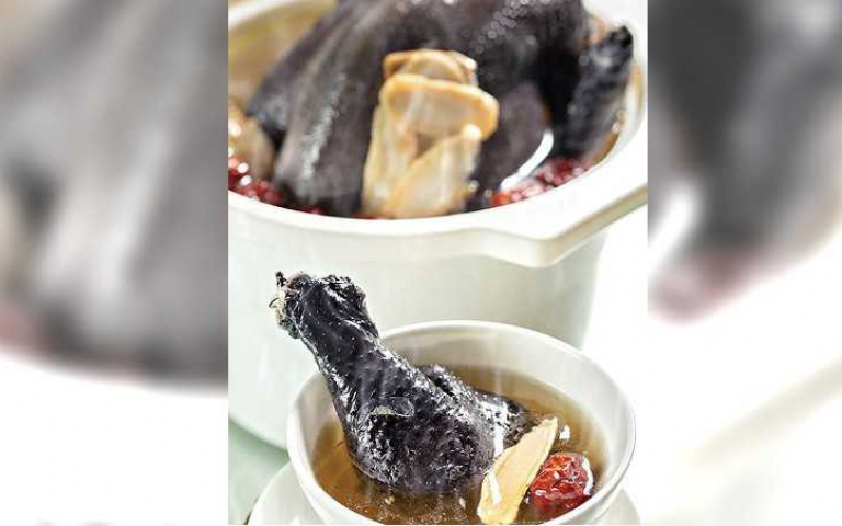 【煲湯養生5】名廚示範 花旗蔘燉烏骨雞湯