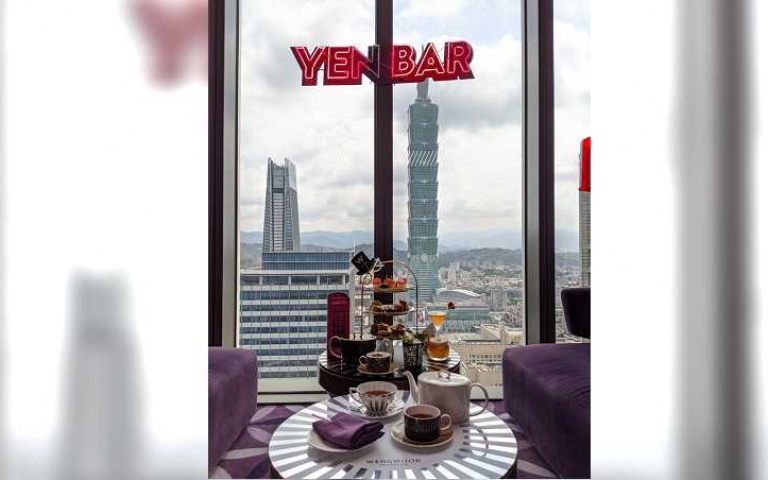 用甜點與骨瓷盤神遊英倫