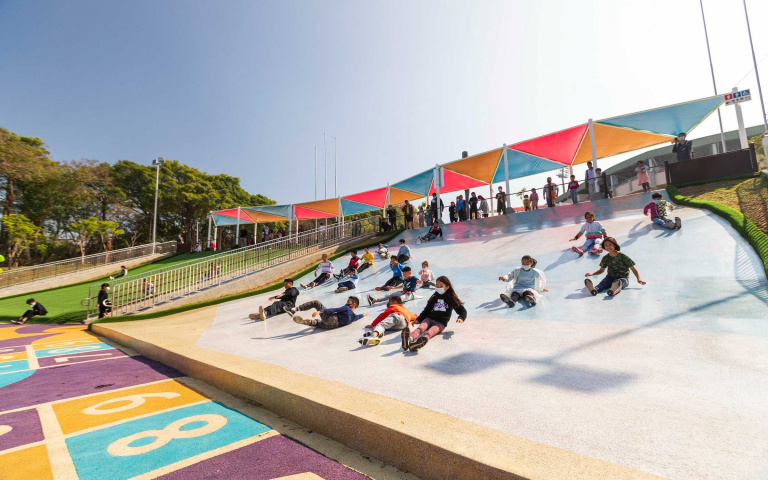 主題園區新設施　全新滑草場、星光大滑梯　大人小孩都玩瘋