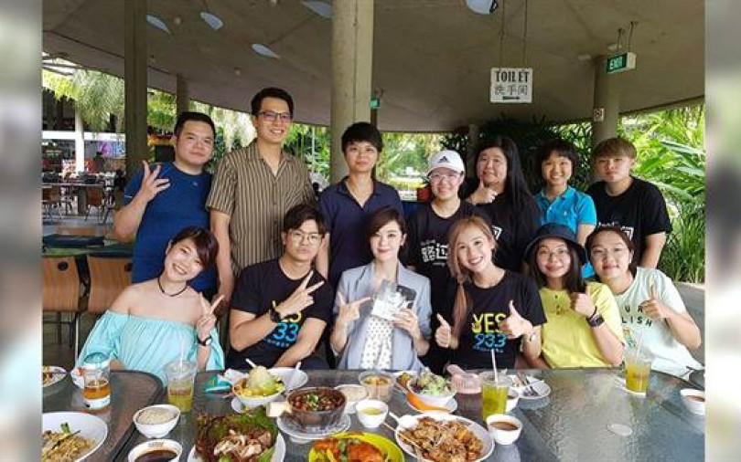 睽違7年新加坡宣傳　郁可唯走過路過決不錯過美食