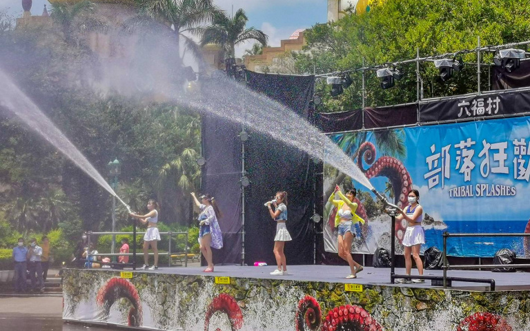 辣妹們玩水囉！六福村「轟炸水派對」保證讓你濕透透，憑學生證只要399元