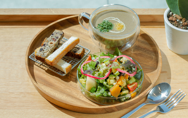 高雄文青新路線5/來碗蔬食暖湯╳無麩質米吐司 從一杯咖啡感受南國風土