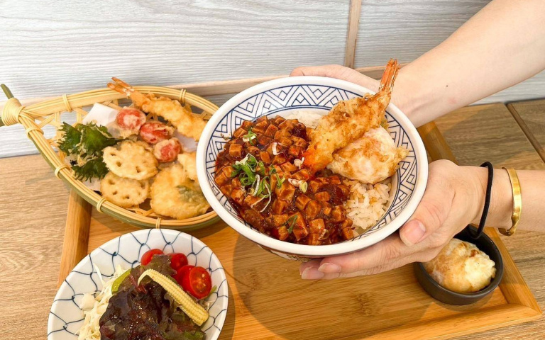 丼飯自由配!牛五花、麻婆豆腐、干貝魷魚,全都百元有找!