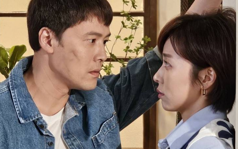 王瞳被壁咚激吻　配對黃文星搭出新滋味