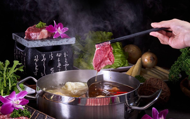 鎖定房仲！「野牛殿溫體牛火鍋」平日午餐三人同行一人免費！