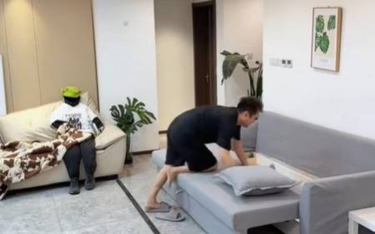 跟拉拉玩捉迷藏? 結果主人差點被憋死