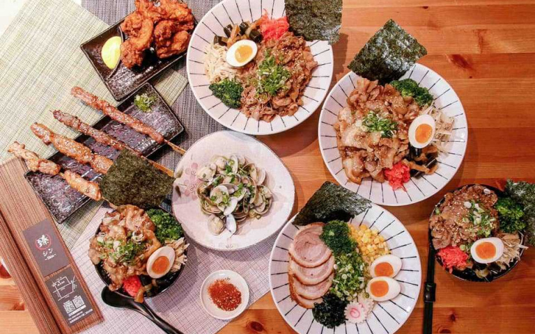 半夜就是要狂嗑丼飯才爽!苗栗宵夜文最後一彈 凌晨三點自助餐狂夾就對了(下)