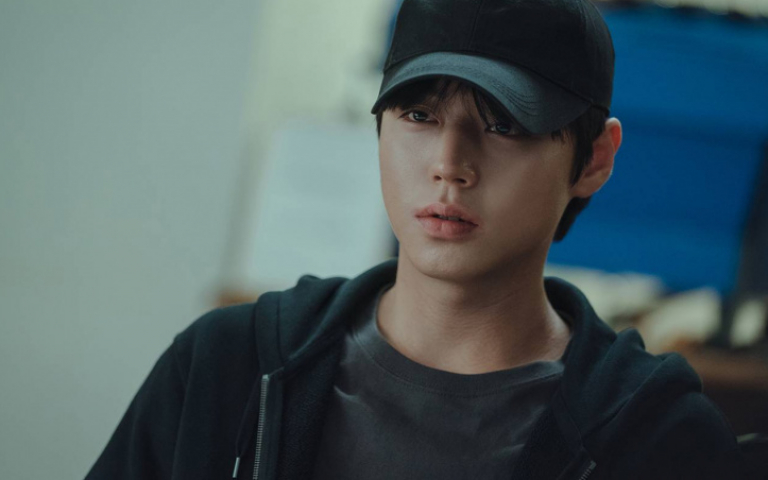 朴志訓減重駝背詮釋《弱美男》　自曝練習生時期「拚了命也要贏」