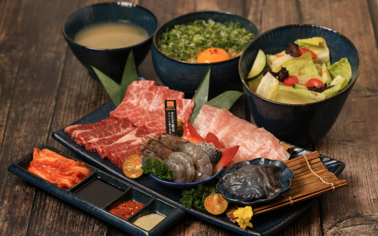 燒肉店打卡分享吃草蝦、牛排!套餐組合7款食材一次滿足,高雄人快衝!
