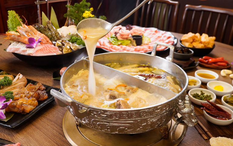 宮廷火鍋名店,母親節期間限定!養顏食補首選「花膠干貝老火湯」只要188元!