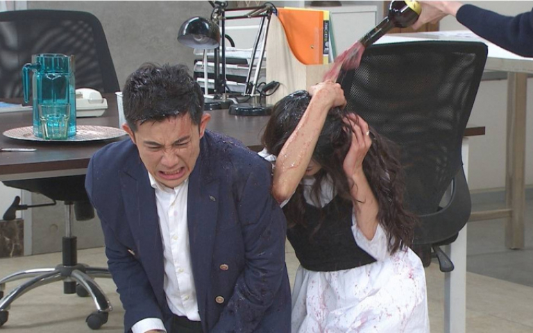楚宣八點檔為女揮拳潑酒 網讚:有黑暗榮耀宋慧喬感