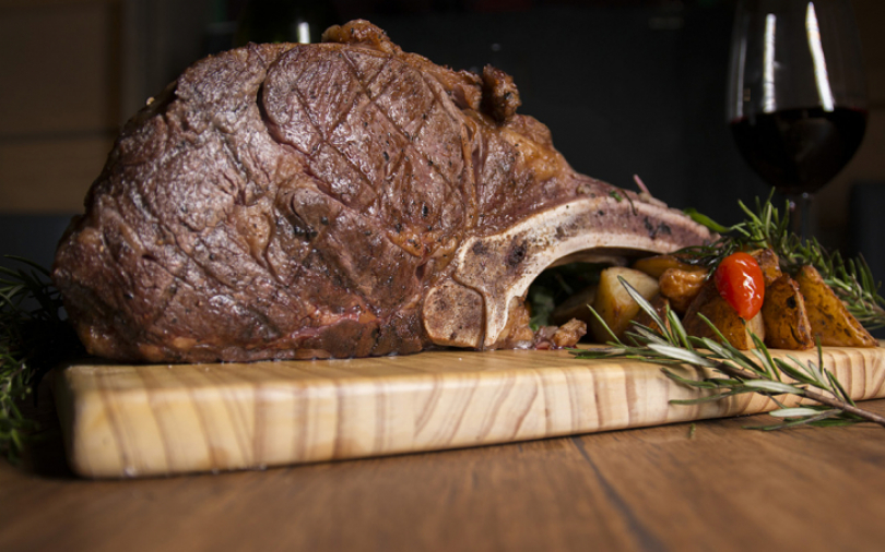 台南老爺行旅 「爸」氣食足！ 超巨型戰斧牛排 每人800元有找，用餐再享萬元家庭客房抽抽樂