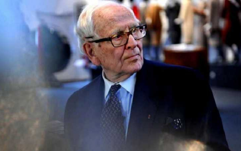 當代時尚大師「皮爾卡登」辭世！將高級時裝平民化成爭議，被逐出「巴黎時裝公會」卻成為時尚界平價時尚先驅領航，傳奇一生劃下終點