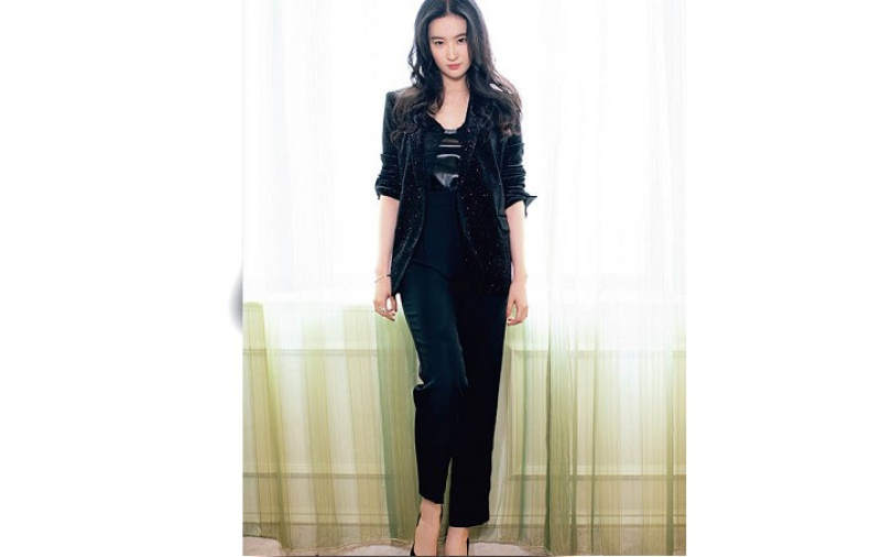 劉亦菲　黑套裝霸氣撩人