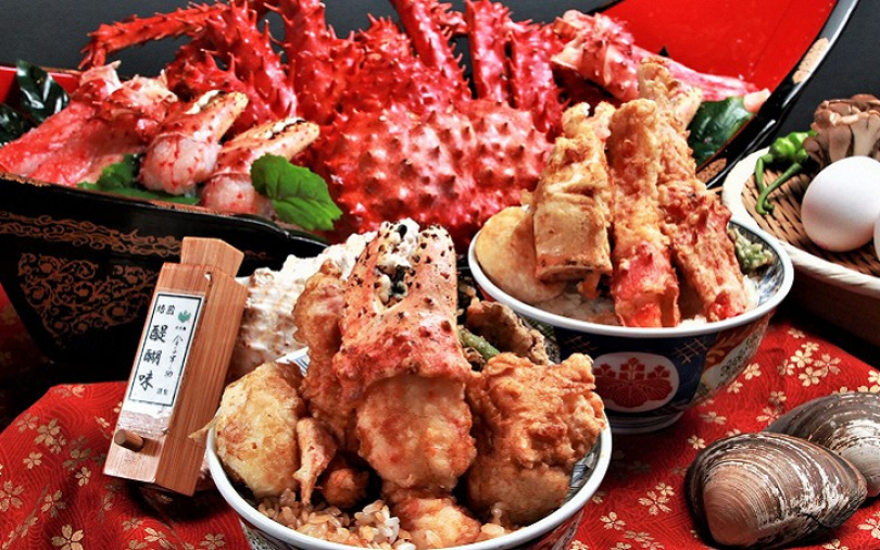 滿口都是蟹肉太幸福了！帝王蟹放入天丼不稀奇，竟然還做成腸粉、水晶餃