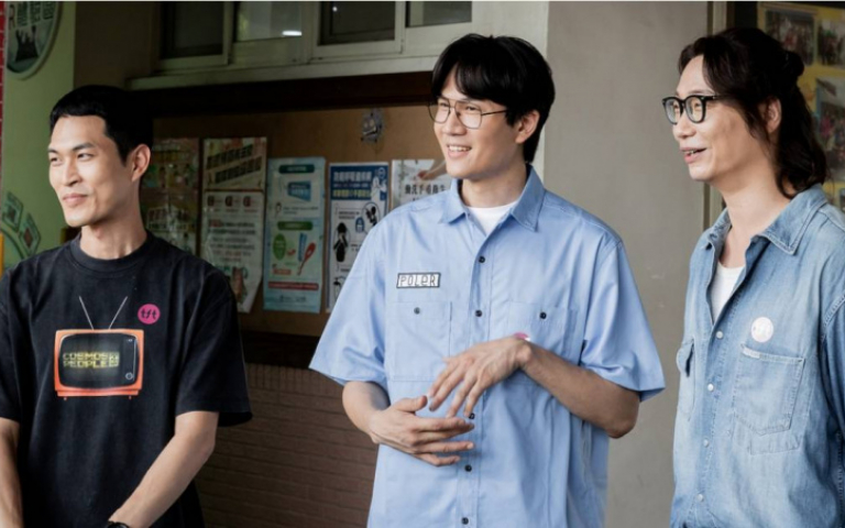 宇宙人當一日音樂老師全程慈父笑　成軍二十年小學生大驚「比我們還大」