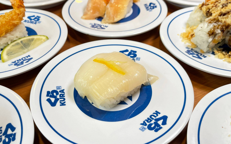 藏壽司聯名UNIQLO！印花 T-Shirt、帆布包，藏友們不容錯過！