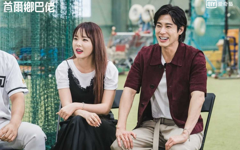 允浩時隔17年重逢老戰友　羞認菜英文取錯舞團名