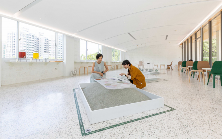 暫離都市喧囂 藝廊咖啡館2/揮灑玻璃意象 春室The Pool