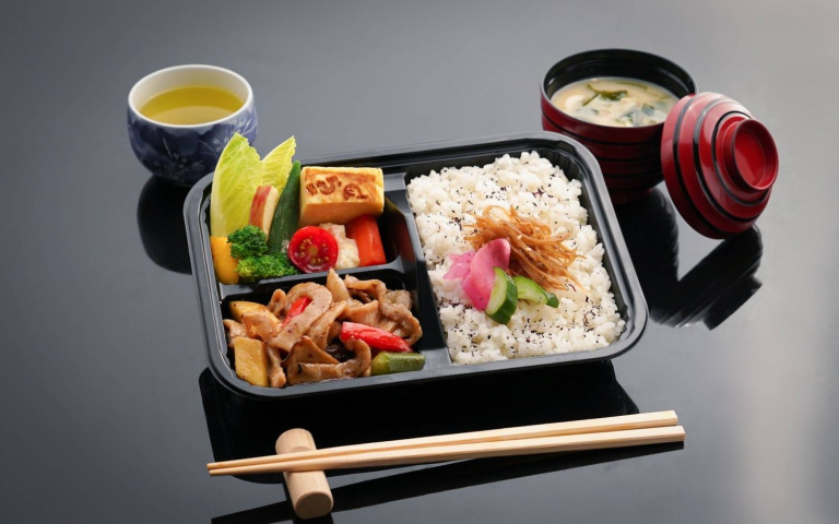 抽雙人東京機票！吃日式便當就能參加抽獎，一人中獎兩人同行！