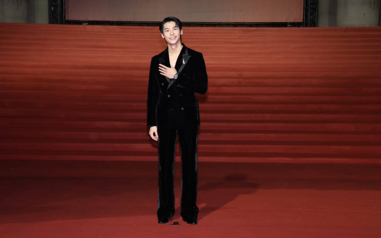 金馬60／ 許光漢戴2億胸針登紅毯謝鐵粉　深V合體林柏宏雙帥掀尖叫