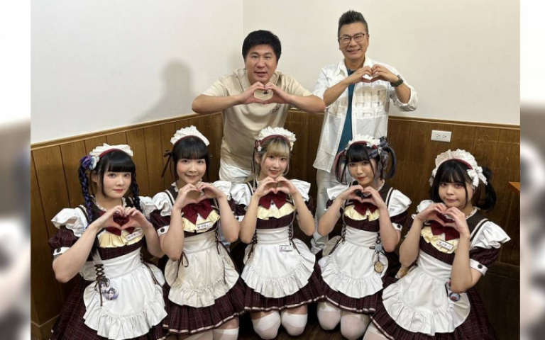 胡瓜體驗女僕咖啡廳　虧沈玉琳：有中風嗎