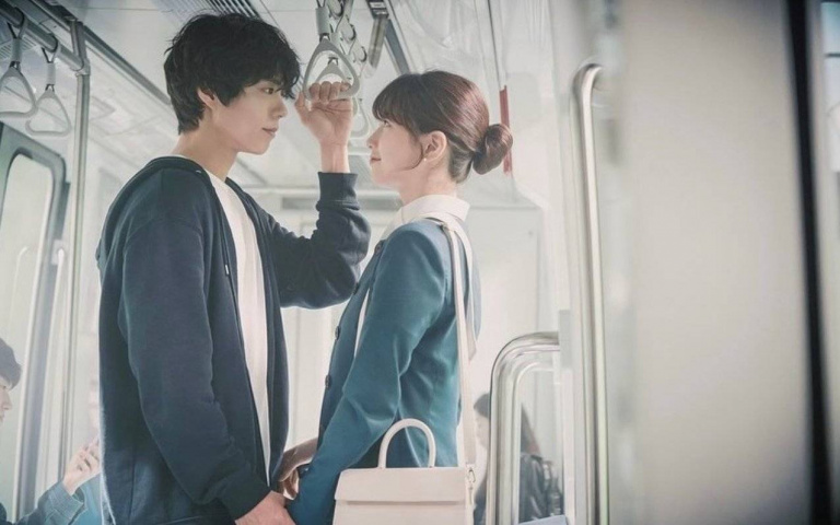 水瓶座十年大運爆發！注意5月、11月是人生翻轉點，財富感情雙收