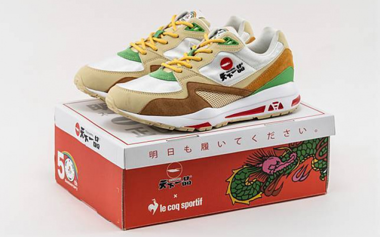 又有食品業者聯名鞋款,這雙「le coq sportif」X「天下一品」真是有拉麵的「樣子」!