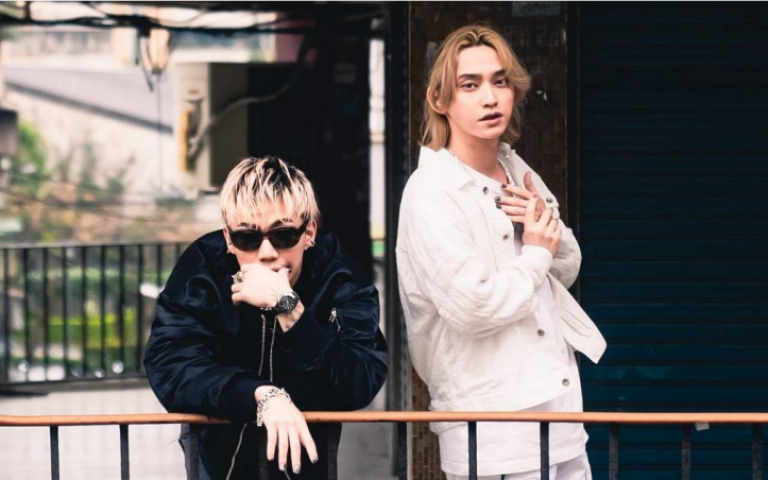 SKY-HI揪ØZI合唱拍MV 交情好到穿同件褲子
