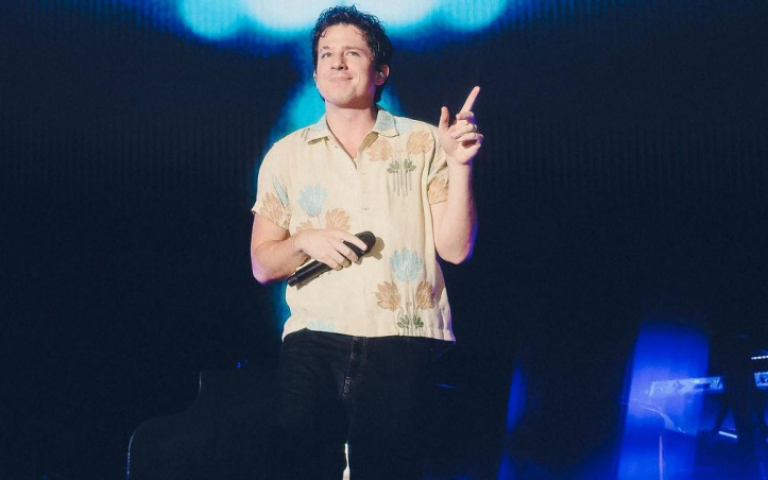 CP查理首次攻雄蛋開唱　帥氣撩粉「很開心跟你們在一起 」