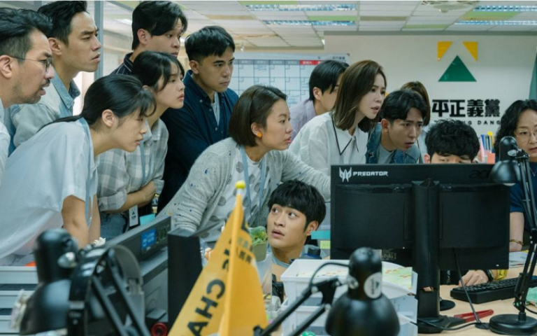 黨工上班了！謝盈萱上百坪黨部慘NG　賈靜雯驚喜探班王淨