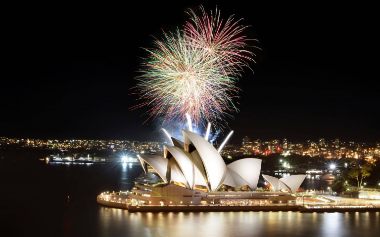 線上旅展開跑2／買國外團體遊抽iPhone 15　限時搶自助餐券買一送一