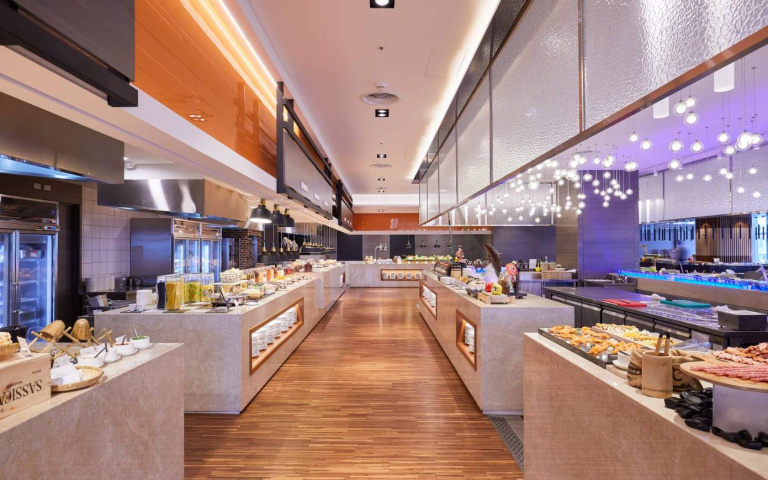 入住飯店贈早餐、星巴克!自助餐廳姓名有「龍、鳳」享半價優惠!