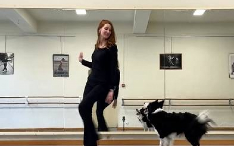 與狗共舞畫面太美！　這位女子竟然上過《達人秀》